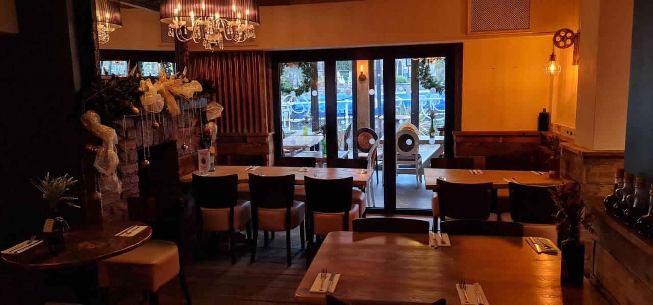 The Waterside Bar, Rooms & Restaurant Swinton (Greater Manchester) Exterior foto
