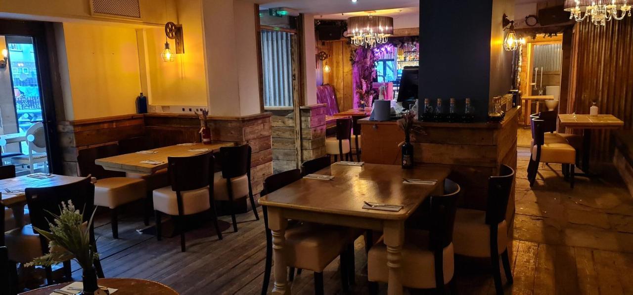 The Waterside Bar, Rooms & Restaurant Swinton (Greater Manchester) Exterior foto